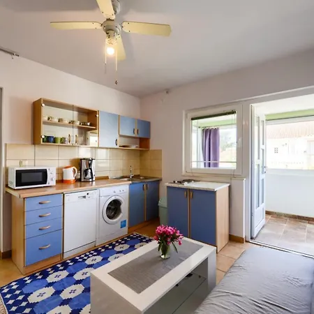 Apartment By The Sea - 22208 Vir