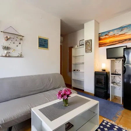 Apartment By The Sea - 22208