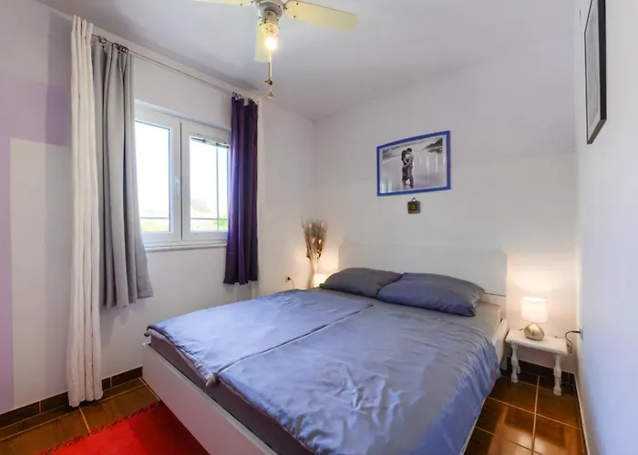 By The Sea - 22208 Apartman *